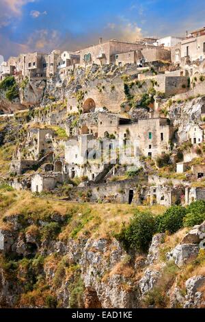 Die alten Höhlenwohnungen, bekannt als sassi, Sassi di Matera, UNESCO-Weltkulturerbe, Matera, Basilikata, Italien Stockfoto