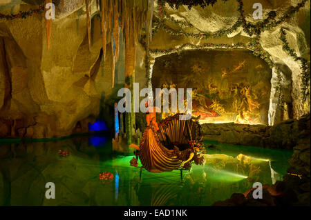 Venus Grotte von König Ludwig II, künstliche Tropfsteinhöhle mit einem See und einem schalenförmigen Boot Malerei "Tannhäuser Bei Frau Stockfoto