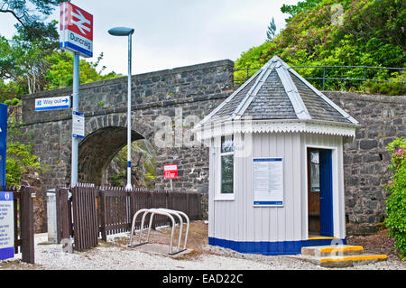 Entfernten Bahnhof von Duncraig auf dem malerischen Inverness Kyle of Lochalsh Eisenbahnlinie, Western Highlands, Schottland, Vereinigtes Königreich Stockfoto