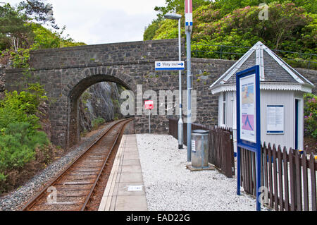 Entfernten Bahnhof von Duncraig auf dem malerischen Inverness Kyle of Lochalsh Eisenbahnlinie, Western Highlands, Schottland, Vereinigtes Königreich Stockfoto