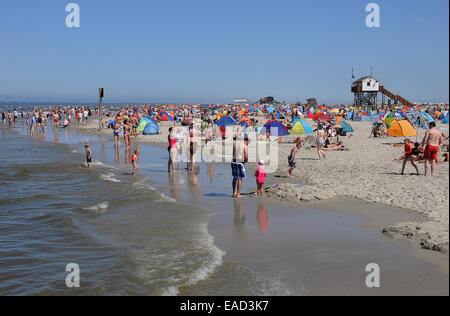 Menschen am Strand, Nordsee, St. Peter-Ording, Schleswig-Holstein, Deutschland Stockfoto