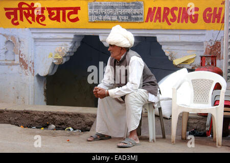 Turban, indische, Männlich, Alter Mann, Dorfbewohner, Schnurrbart, Bart in Pushkar, Rajasthan, Indien. Stockfoto