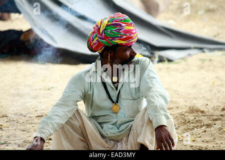 Turban, indische, Männlich, Alter Mann, Dorfbewohner, Schnurrbart, Bart in Pushkar, Rajasthan, Indien. Stockfoto