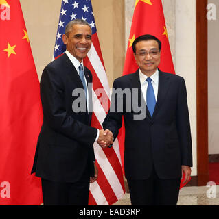 Peking, China. 12. November 2014. Chinese Premier Li Keqiang (R) trifft sich mit besucht US-Präsident Barack Obama in der großen Halle des Volkes in Peking, Hauptstadt von China, 12. November 2014. Bildnachweis: Liu Weibing/Xinhua/Alamy Live-Nachrichten Stockfoto