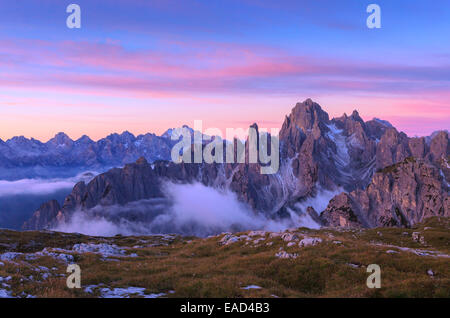 Cadinspitzen Berge, Sextener Dolomiten, kurz vor Sonnenaufgang, Provinz Hochpustertal Valley, Sexten, Südtirol Stockfoto