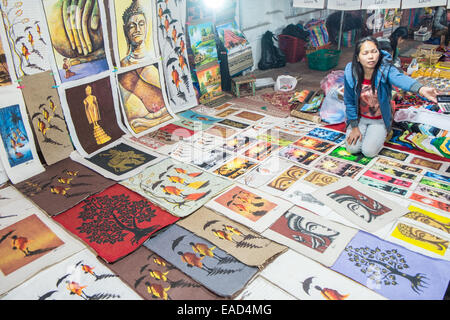 Nacht Markt, Buddhismus, Buddhismus Gemälde zum Verkauf in Luang Prabang, Laos, Südostasien, Asien, Stockfoto