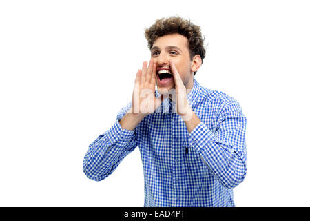 Porträt eines jungen Mannes, die laut schreien, mit den Händen auf den Mund Stockfoto