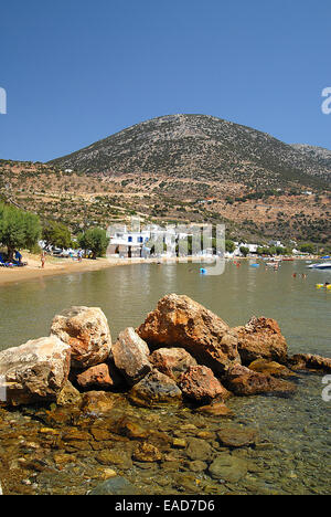 Schöne Bucht mit Sandstrand in Vathy, Sifnos Stockfoto