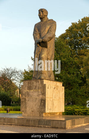 POZNAN, Polen - 24. Oktober 2014: Denkmal, Skulptur - bard Adam Mickiewicz Poznan, Polen Stockfoto