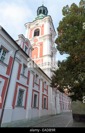 Posen, Polen - 24. Oktober 2014: Glockenturm der Kirche der Heiligen Maria Magdalena. Poznan. Polen Stockfoto