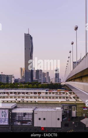 Donaucity, Donau-City, DC-Tower vom Architekten Dominique Perrault, 250m, Wien, Österreich Stockfoto