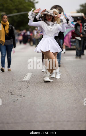 11. November 2014 Austin, Texas USA: Veterans Day Parade Congress Avenue Stockfoto