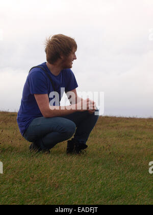 Jungen Erwachsenen Mannes, Bude, Cornwall, UK Stockfoto