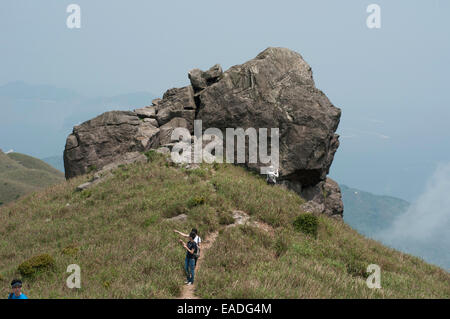 Eines der vielen riesigen Felsformationen auf Sunset Peak, Tai Tung-Shan, befindet sich auf Lantau Insel Hong Kong China gefunden Stockfoto