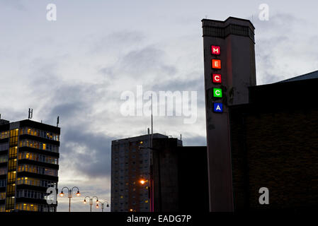 Leuchtreklame für Mecca Bingo, Halifax, West Yorkshire, England UK Stockfoto