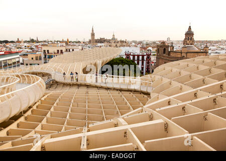 Metropol Parasol Holzkonstruktion im Plaza La Encarnación, Sevilla, Spanien, Architekt Jürgen Mayer-Hermann 2011 beendet Stockfoto