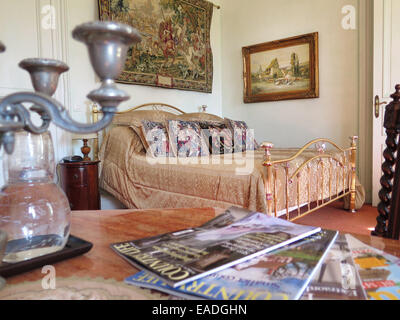 Gästezimmer auf dem Chateau Rousseau de Sipian, am Valeyrac in der Region Bordeaux, Frankreich Stockfoto