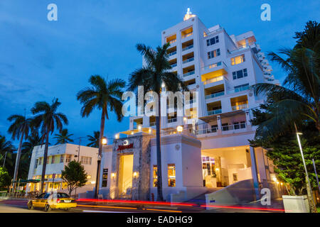 Miami Beach, Florida, Art déco, Ocean Drive, Gebäude, Marriott South Beach, Hotel, Nachtabend, Vorderseite, Eingang, FL140930037 Stockfoto