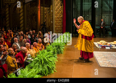 Seine Heiligkeit der 14 Dalai Lama lehrt Lektionen über den Buddhismus im Wang Center in Boston, MA. Stockfoto