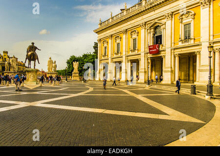 Piazza del Campidoglio mit einer Reiterstatue des Roman Emperor Marcus Aurelius in der Mitte des Platzes, Stockfoto