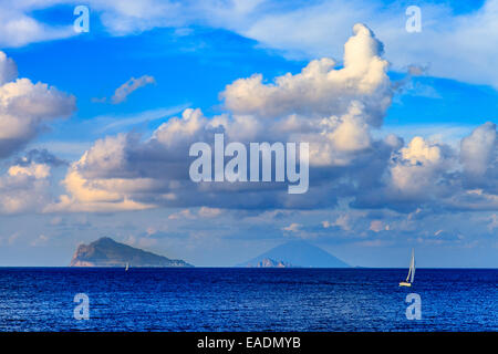 Segeln in den Äolischen Inseln Stockfoto