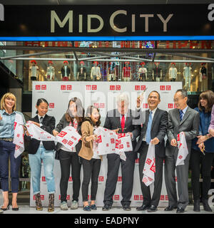 Sydney, Australien. 13. November 2014. VIPs und Personal öffnen den UNIQLO-Flagship-Store mit einem traditionellen Eröffnungszeremonie in Sydney. Bildnachweis: MediaServicesAP/Alamy Live-Nachrichten Stockfoto