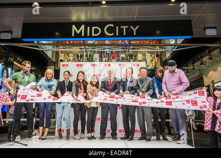 Sydney, Australien. 13. November 2014. VIPs und Personal öffnen seinen Flagship-Store mit einem traditionellen Eröffnungszeremonie in Sydney. Bildnachweis: MediaServicesAP/Alamy Live-Nachrichten Stockfoto