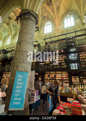 Selexyz Buchhandlung installiert in einer alten dominikanischen Kirche in Maastricht, Niederlande, Europa Stockfoto