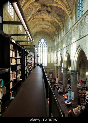 Selexyz Buchhandlung installiert in einer alten dominikanischen Kirche in Maastricht, Niederlande, Europa Stockfoto