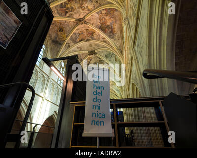 Selexyz Buchhandlung installiert in einer alten dominikanischen Kirche in Maastricht, Niederlande, Europa Stockfoto