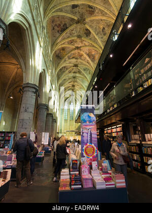 Selexyz Buchhandlung installiert in einer alten dominikanischen Kirche in Maastricht, Niederlande, Europa Stockfoto