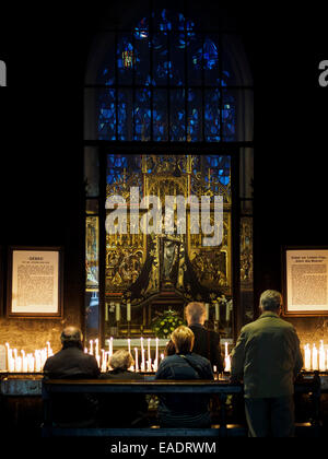 Maria, Stern des Meeres, Statue und Altar im Inneren der Basilika Notre-Dame in Maastricht, Niederlande, Europa Stockfoto