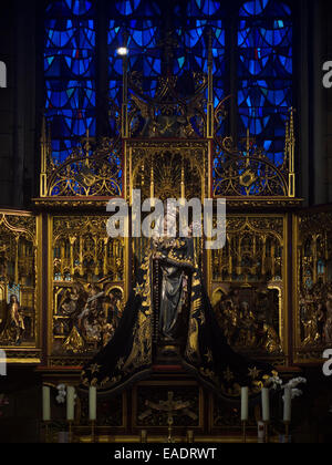 Maria, Stern des Meeres, Statue und Altar im Inneren der Basilika Notre-Dame in Maastricht, Niederlande, Europa Stockfoto