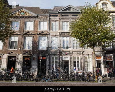 Reihe von Reihenhäusern in Maastricht, Niederlande, Europa Stockfoto