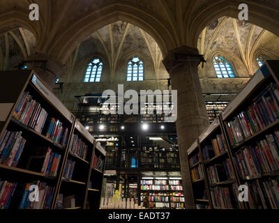 Selexyz Buchhandlung installiert in einer alten dominikanischen Kirche in Maastricht, Niederlande, Europa Stockfoto