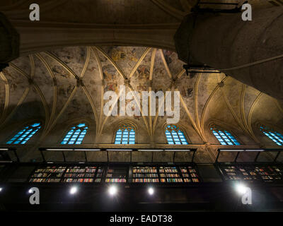 Selexyz Buchhandlung installiert in einer alten dominikanischen Kirche in Maastricht, Niederlande, Europa Stockfoto