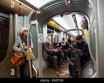 U-Bahn-Zug Wagen Innenraum, Brüssel, Belgien, Europa Stockfoto