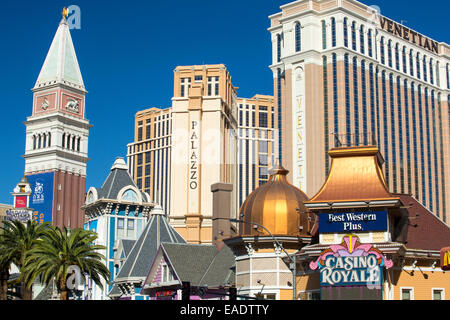 Das venezianische Hotel and Casino in Las Vegas, Nevada, USA, wohl am meisten unhaltbar Stadt der Welt, nutzt es Unmengen von Wasser mitten in der Wüste und große Mengen an Energie an das macht verschwenderischsten der Städte. Stockfoto