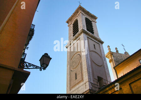 Kirche-Kirchturm in den Gassen von Nizza, Provence-Alpes-Côte d ' Azur, Frankreich. Stockfoto