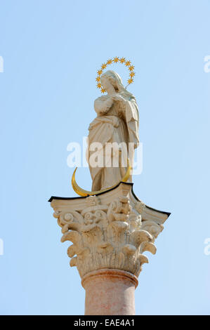 Statue der Heiligen Jungfrau am St.-Annen Spalte, Innsbruck, Tirol, Österreich Stockfoto