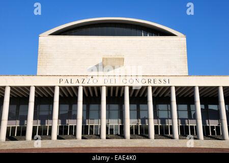 Der Kongresspalast in EUR, Esposizione Universale di Roma, Rom, Latium, Italien Stockfoto