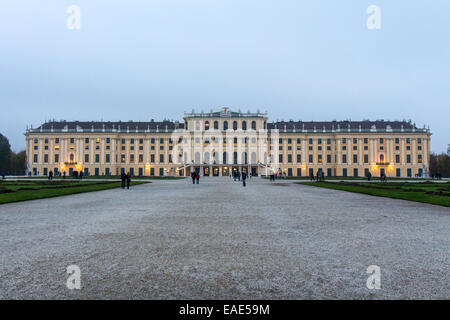 Österreich: Schloss Schönbrunn (Rückseite), Vienna. Foto vom 2. November 2014. Stockfoto