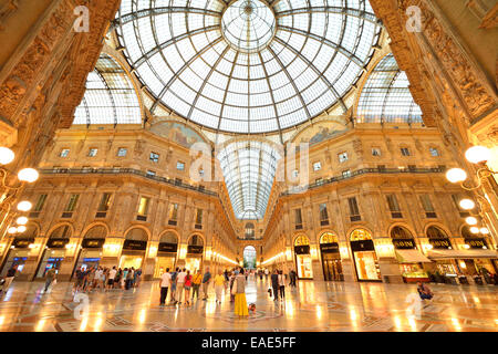 Glaskuppel über das Oktogon, Luxus-shopping Arcade, überdachte Galerie Galleria Vittorio Emanuele II Stockfoto