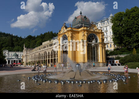 Neue Kolonnade, Nová Kolonáda und Singende Fontäne, Mariánské Lázně, Karlovy Vary Region, Böhmen, Tschechien Stockfoto