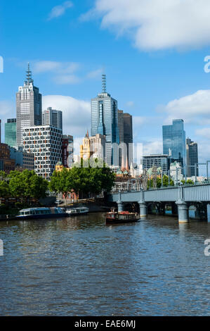 Hochhäuser am Fluss Yarra Melbourne, Victoria, Australien Stockfoto
