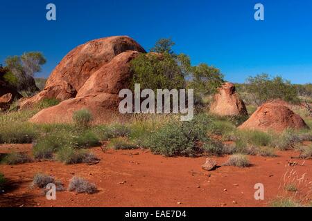 Verwitterte Felsen im australischen Outback Stockfoto