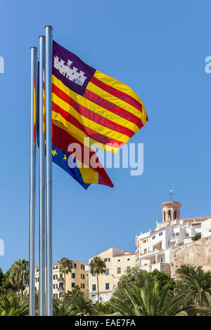 Flaggen der Balearen und Spanien, Maó, Mahon, Menorca, Balearen, Spanien Stockfoto