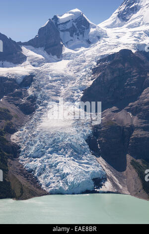 Eisfall Berg Gletscher und Berg Lake, Provinz Mount Robson Provincial Park, Britisch-Kolumbien, Kanada Stockfoto