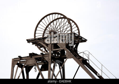 Struktur über dem Minenschacht Stockfoto
