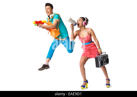 Schuppen modische junge Männer und Frauen Stockfoto